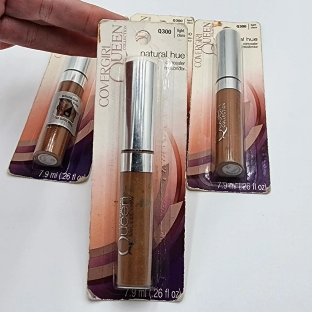 CoverGirl Queen Natural Hue Concealer Light Q300 Lot of 4 New Old Stock Classic‎